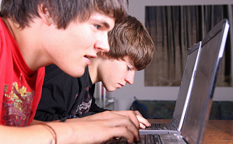 Двое подростков арестованы в Нидерландах по подозрению в кибершпионаже